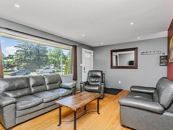 4th image of 8119 160th St NW