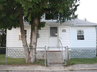 215 8th St, Rainelle, WV 25962