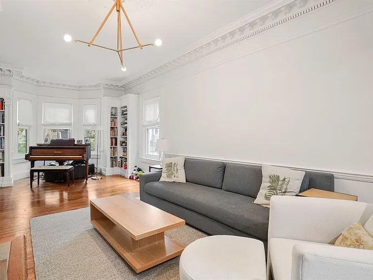 8 Florence St #0 — Photo 9
