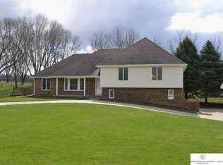7637 Fairway Dr, Omaha, NE 68152