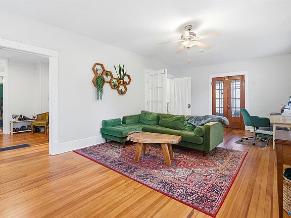 5th image of 412 Gordon Dr SE
