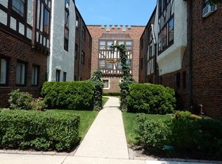 1101 Merril St APT M2, Winnetka, IL 60093