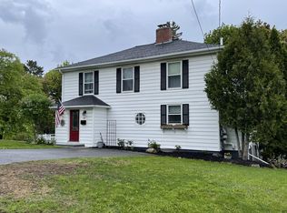 28 Hillside St, Presque Isle, ME 04769