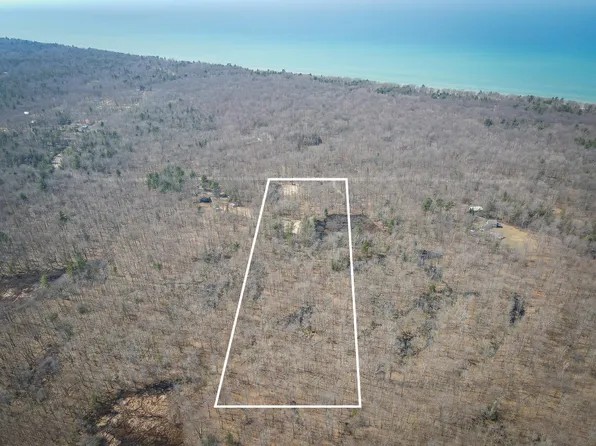 4986 Ridge Rd, Mears, MI 49436