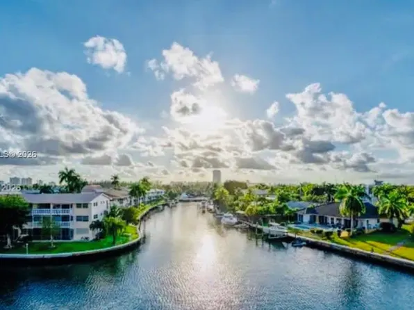 440 Paradise Isle Blvd, Hallandale Beach, FL