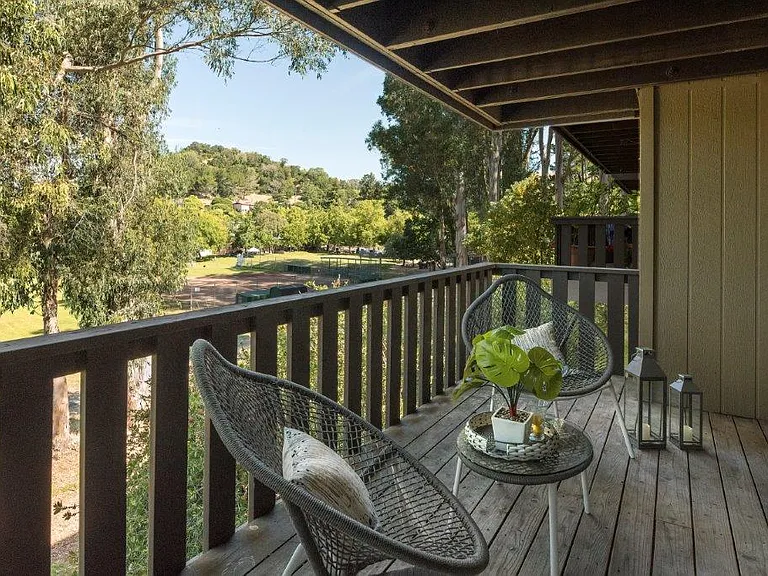 Parkside Apartments side balcony view