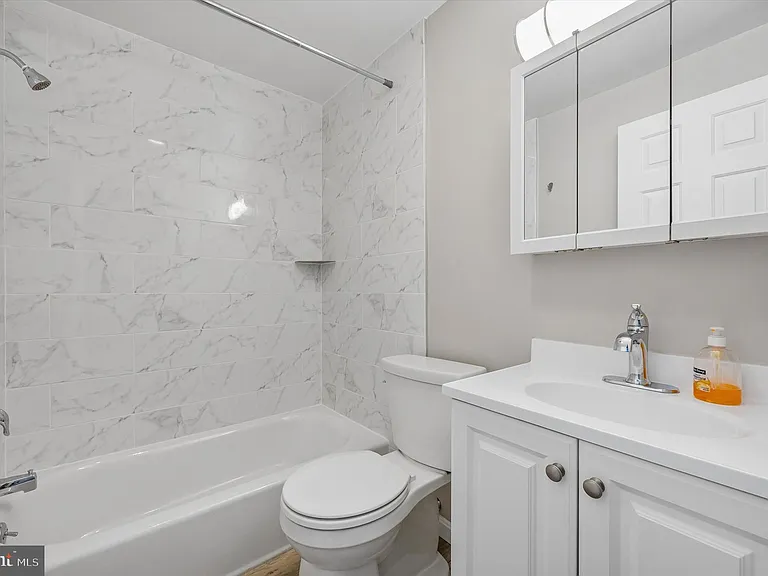 644 Maryland Ave #2 — Photo 8