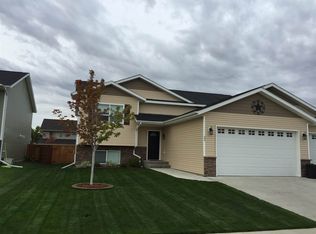 22 Berkeley St, Surrey, ND 58785