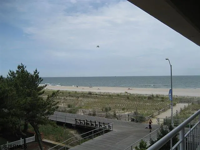 6100 Boardwalk #208 — Photo 7