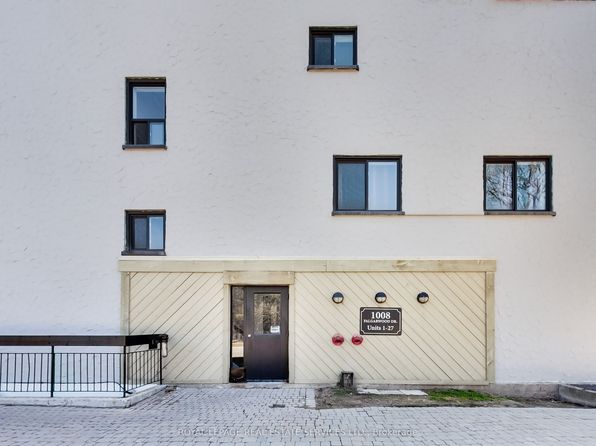 1008 Falgarwood Dr #5, Oakville, ON L6H 2P5