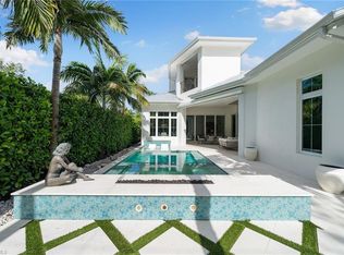 150 6th St N, Naples, FL 34102