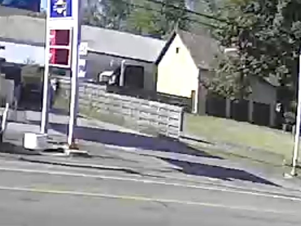 2nd image of 100 W Main St