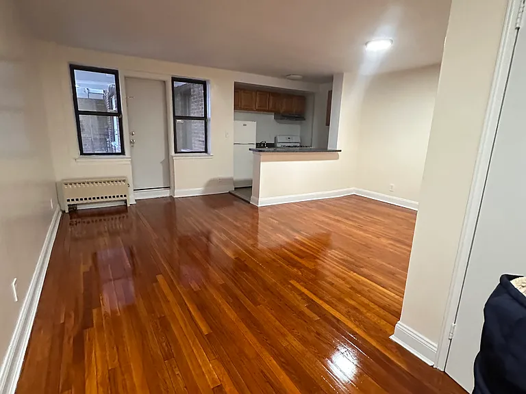 265 North Broadway — Photo 14