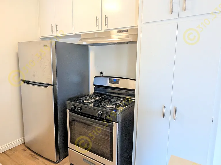 1517 Beloit Ave #8 — Photo 11