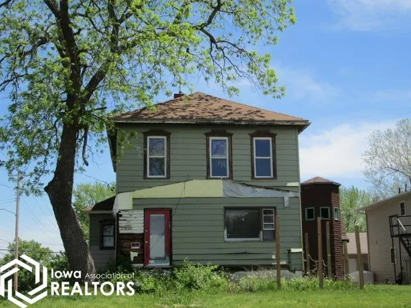 302 S Grand St, Chariton, IA 50049