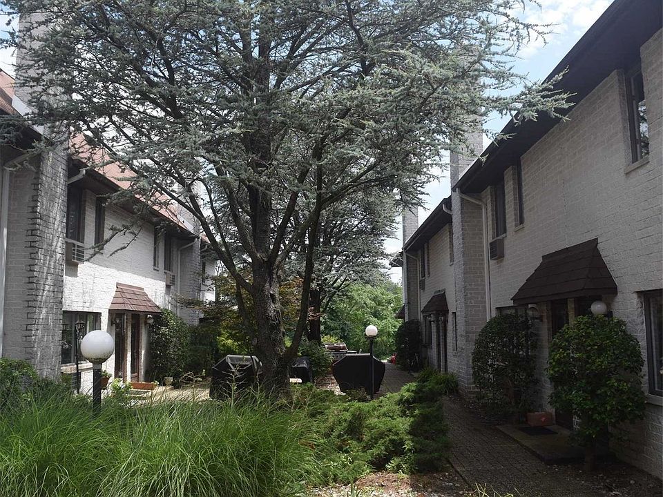 1st image of 42 Sintsink Dr E APT 5