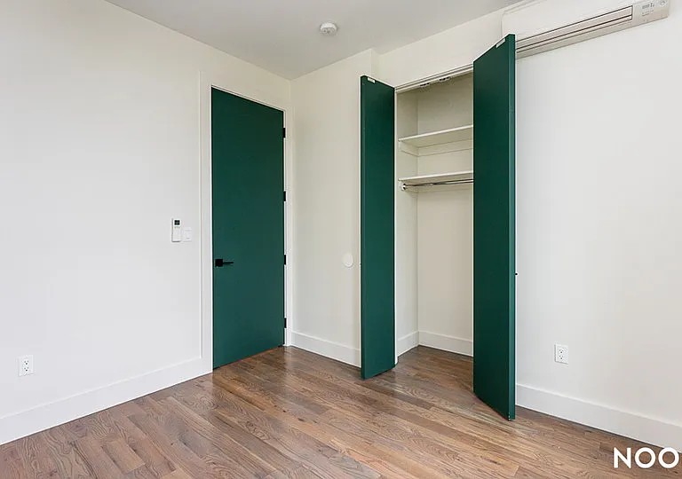 317 Franklin Ave #2R — Photo 2