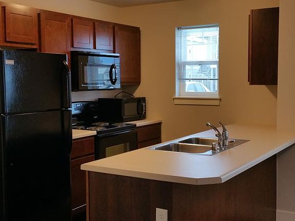2nd image of 2210 Bow St Ste 201