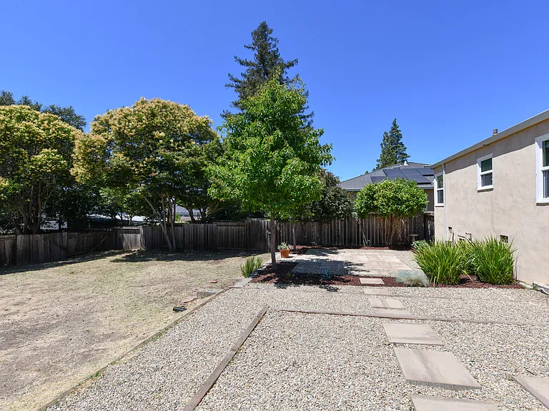 1415 Meek Ave — Photo 28
