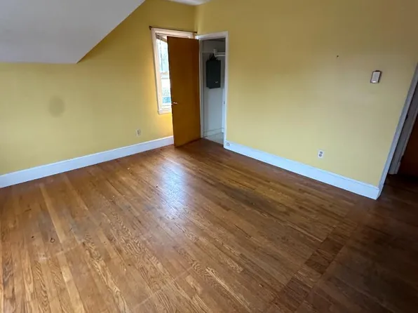 2281 W Shore Rd Floor 2, Warwick, RI 02889