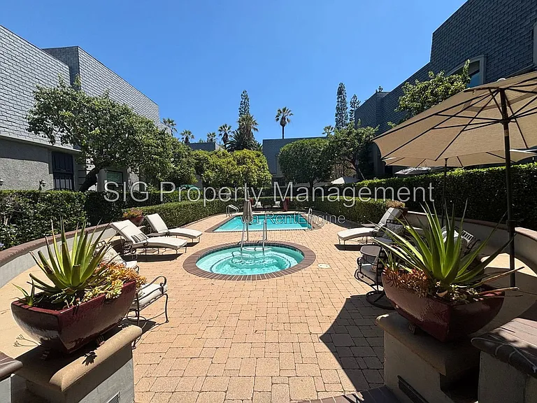 352 S Orange Grove Blvd #15 — Photo 1