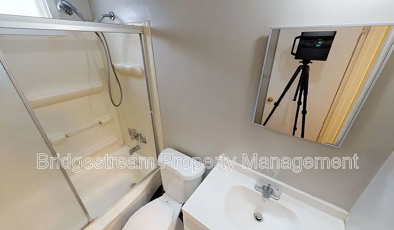 619 Gainsborough Rd #4 — Photo 6