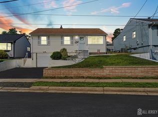 77 Conduit Way, Colonia, NJ 07067