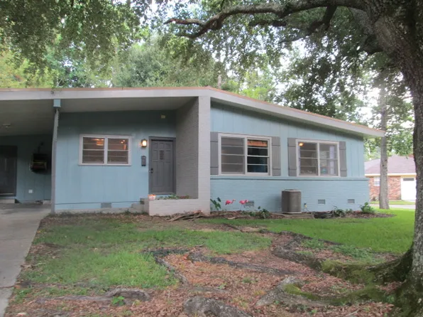 1805 Macarthur Dr, Vicksburg, MS 39180