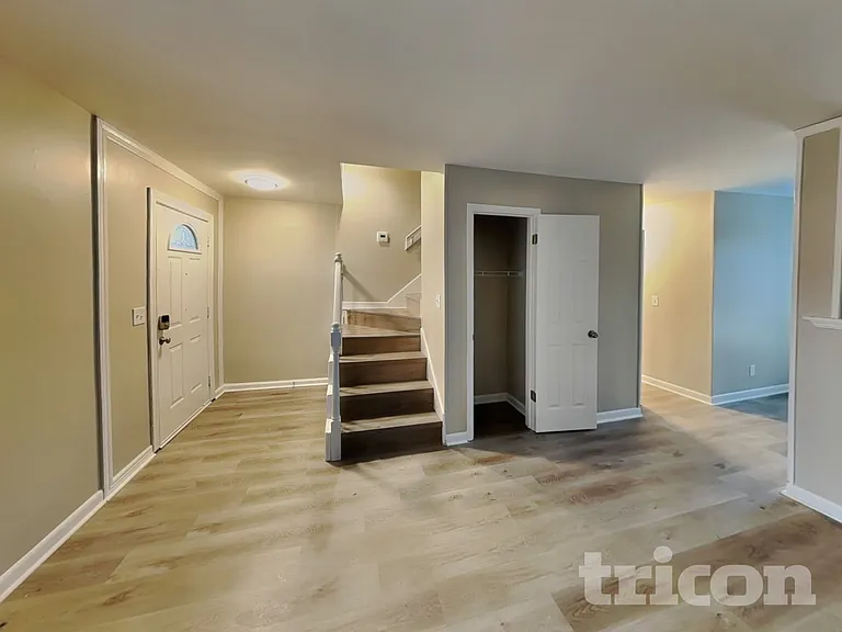 622 Meadowview Dr — Photo 3