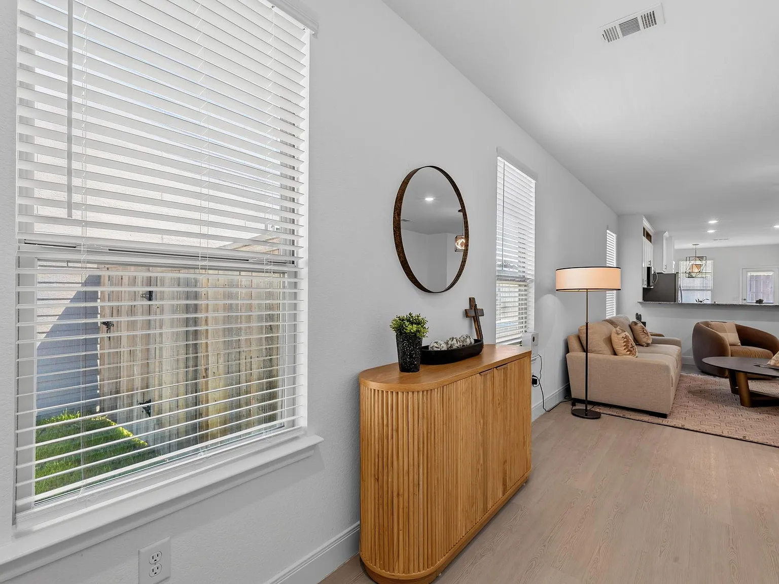 3 bed, 2.0 bath, 1539 sqft, $2,500 — Photo 2