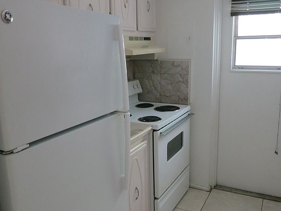 4th image of 1407 NE 56th St APT 212