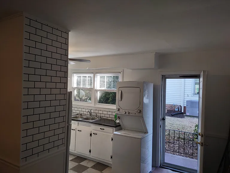 402 N Main St — Photo 17