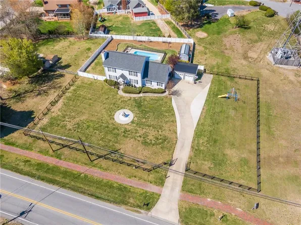 803 Guilford Rd, Jamestown, NC 27282