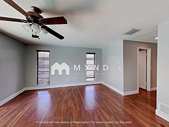 3rd image of 1880 Oak Forest Dr E