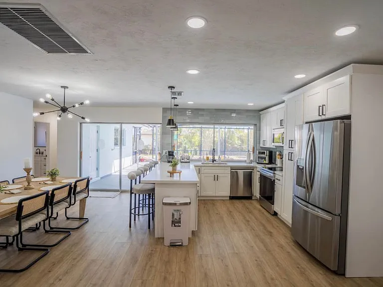 3649 SE 5th Ct — Photo 3