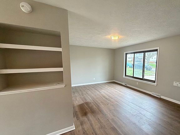 3rd image of 8215 Green Dr