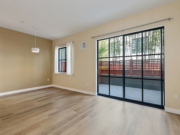 3rd image of 88 Townsend St APT 105
