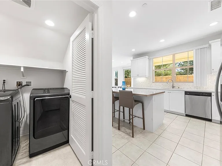 117 Henson — Photo 18