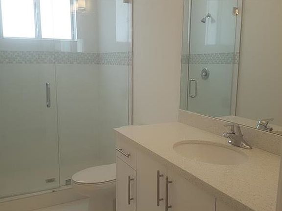 3rd image of 19208 NE 25th Ave APT 304