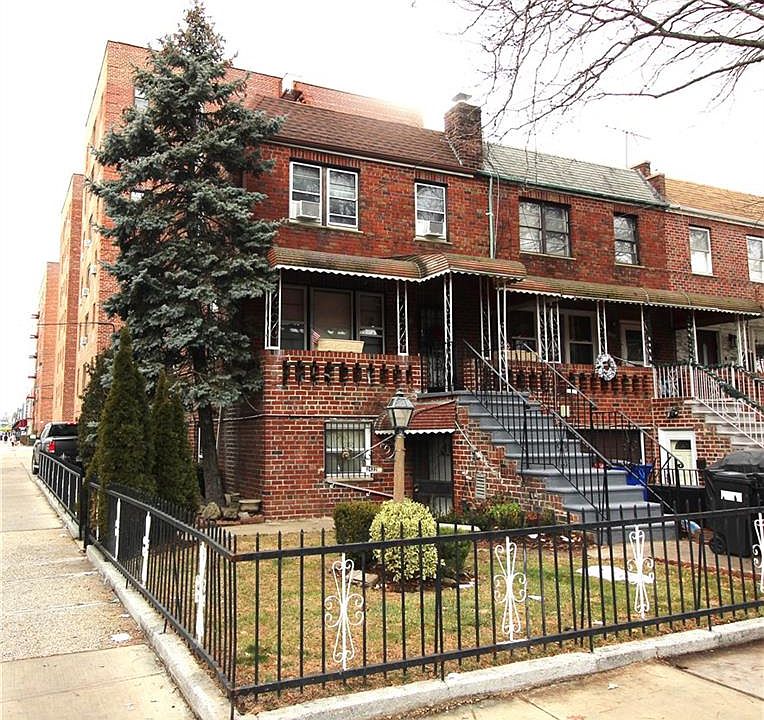 1st image of 2422 E 4th St