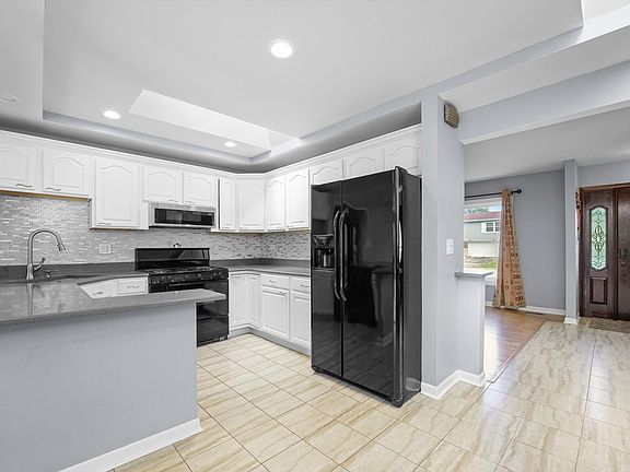 3rd image of 8164 Carlisle Dr