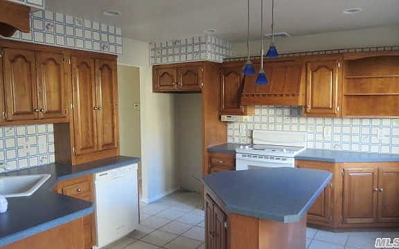 3rd image of 17 Lynwood Ave