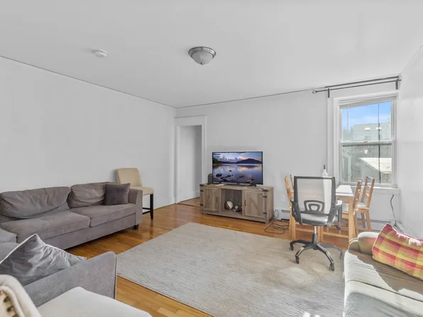 489 E Broadway #3, Boston, MA 02127