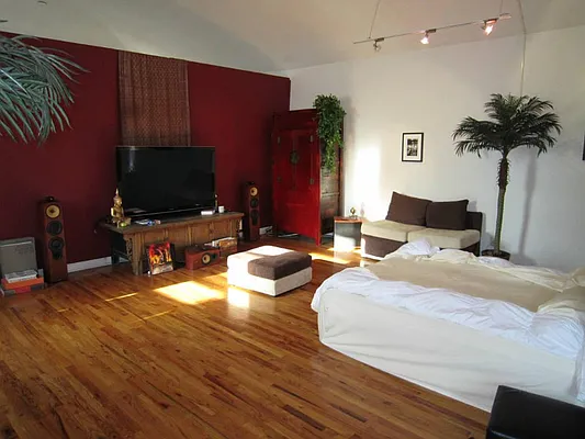 Rented by Concept Real Estate Group | media 17