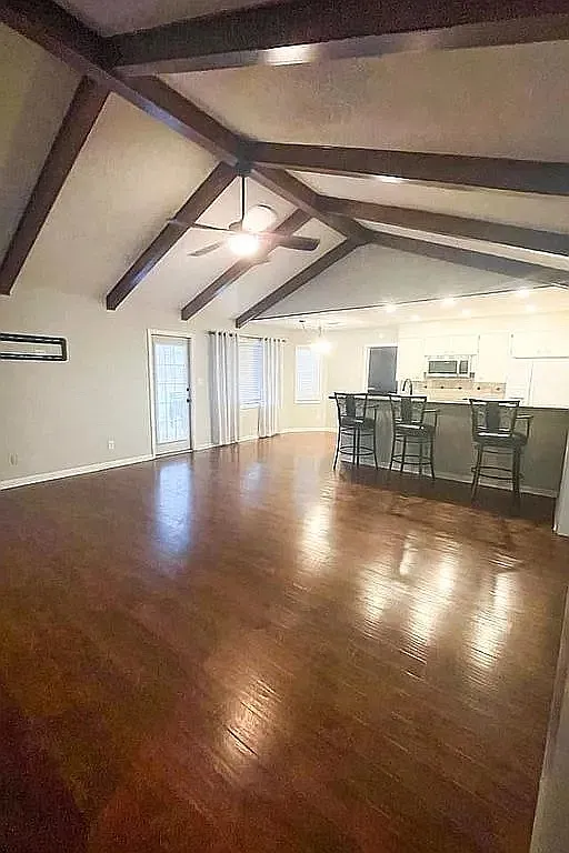 3 bed, 2359 sqft, $2,500 — Photo 2