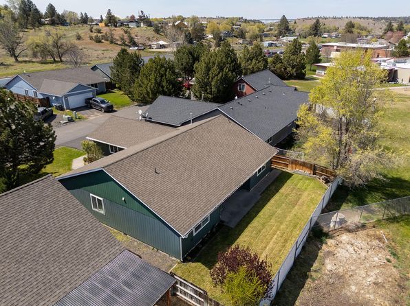623 SE Conifer Ct, Madras, OR 97741