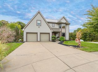 723 Lindenwood Dr, Coraopolis, PA 15108