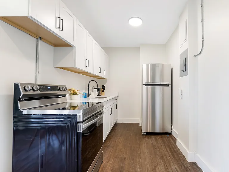 13476 Clifton Blvd #304 — Photo 3