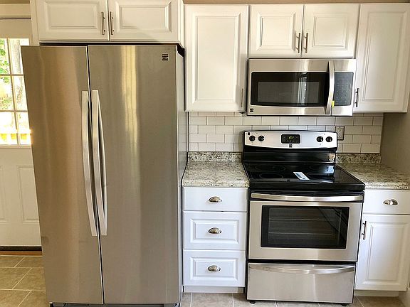 2nd fl, new SS appliances