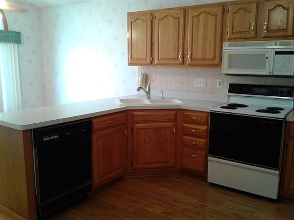 3rd image of 6596 Laurelwood Dr